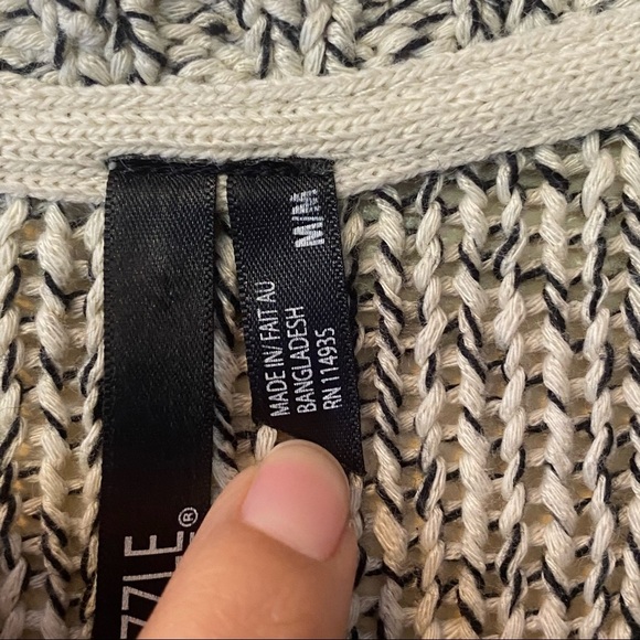 Razzle Dazzle‎ Scoop Neck Pullover Zipper Accent Sweater - Picture 3 of 9